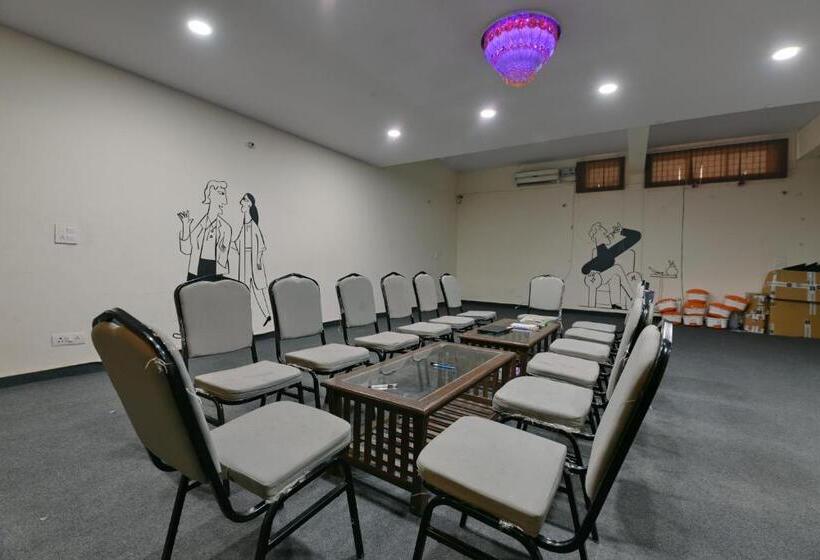 בית מלון כפרי Admire Inn Atta Market, Noida Sector 18