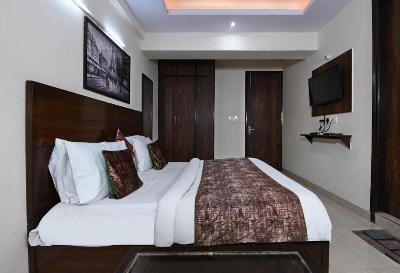 בית מלון כפרי Admire Inn Atta Market, Noida Sector 18