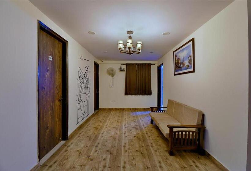 בית מלון כפרי Admire Inn Atta Market, Noida Sector 18