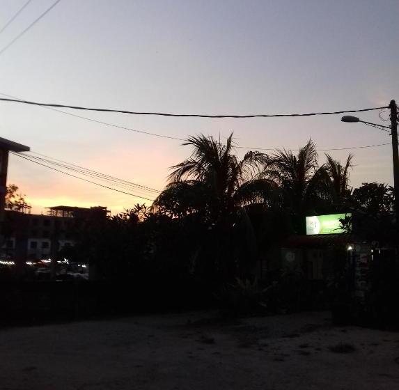 汽车旅馆  Mai Chenang Guesthouse