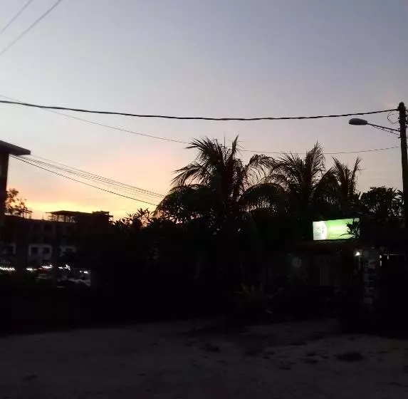 مُتل Mai Chenang Guesthouse