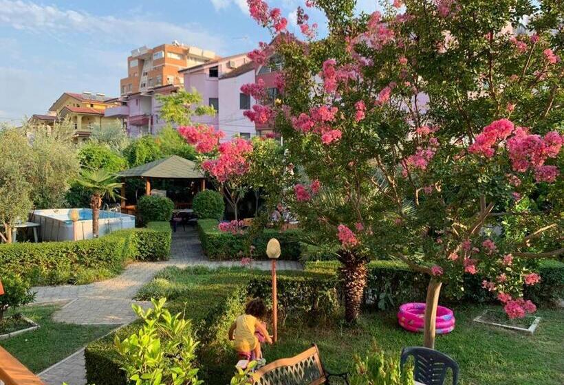 膳宿费 Vila M Vera Rooms With Kitchen And Apartments