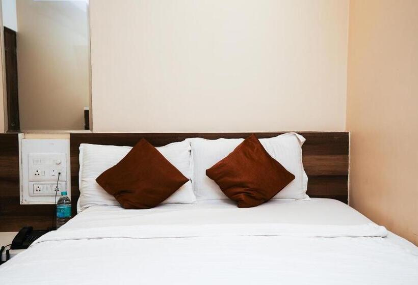 Hotel Airport Metro Near Chhatrapati Shivaji International Airport