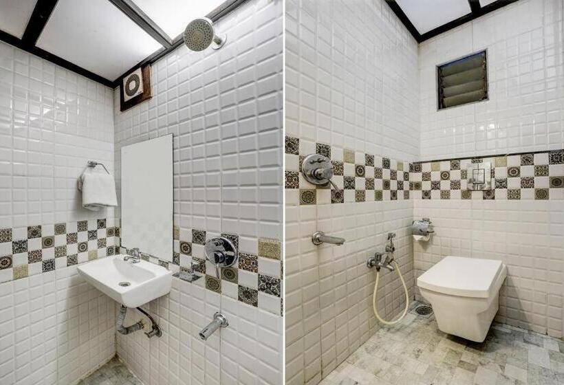 Отель Airport Metro Near Chhatrapati Shivaji International Airport