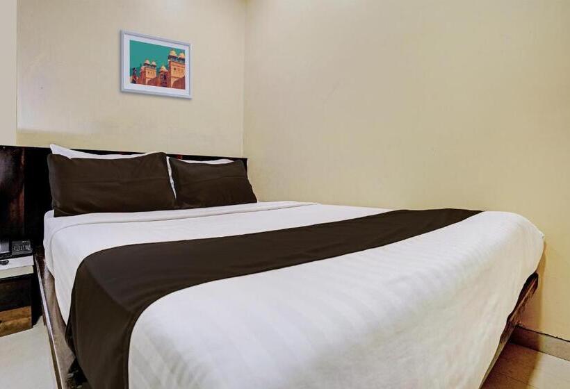 Hotel Airport Metro Near Chhatrapati Shivaji International Airport