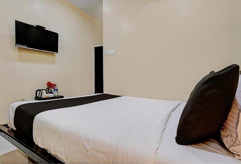 Отель Airport Metro Near Chhatrapati Shivaji International Airport