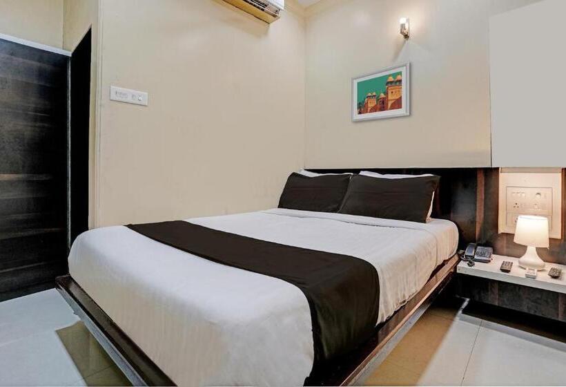 Отель Airport Metro Near Chhatrapati Shivaji International Airport