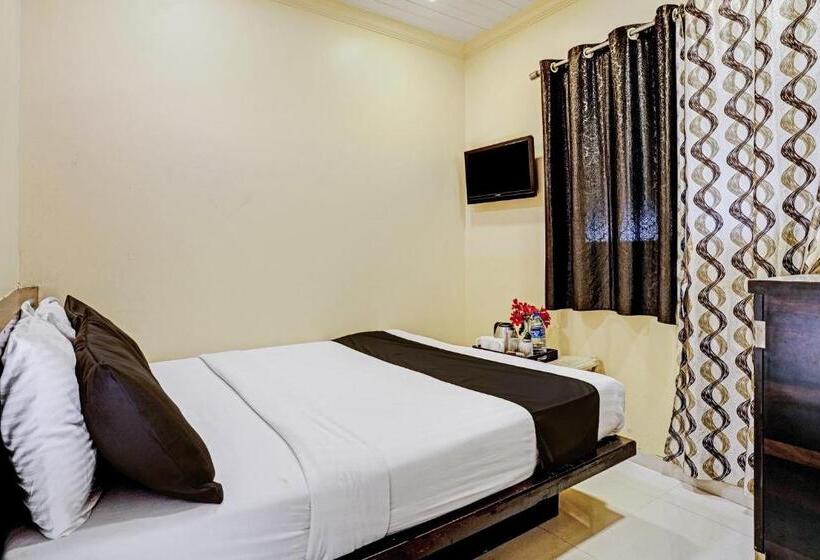 Hotel Airport Metro Near Chhatrapati Shivaji International Airport