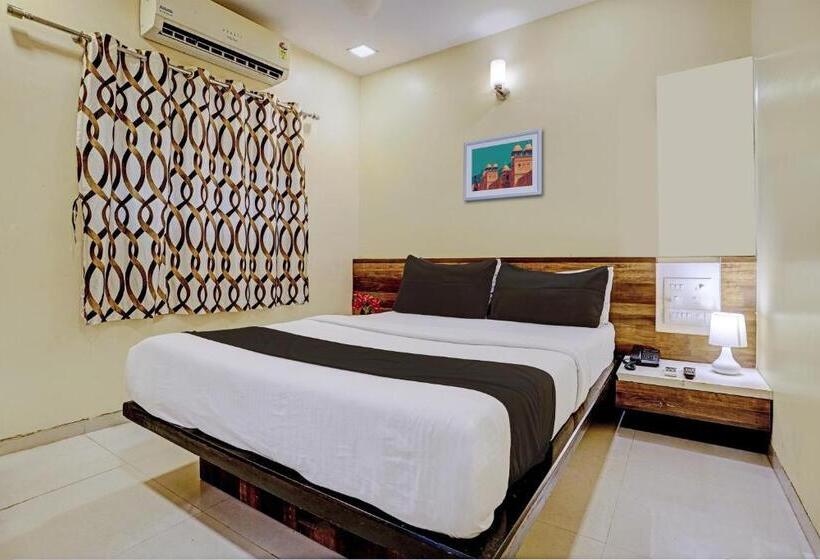 Отель Airport Metro Near Chhatrapati Shivaji International Airport