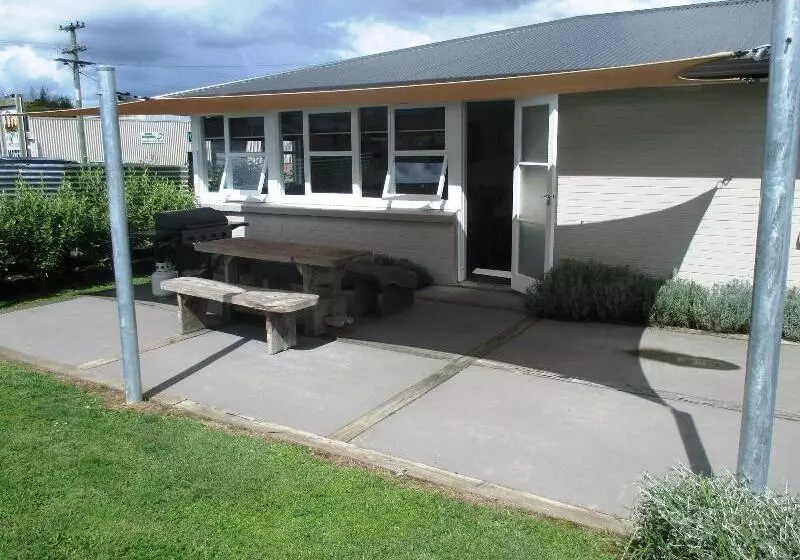 Fatowl Motel, Bar & Eatery