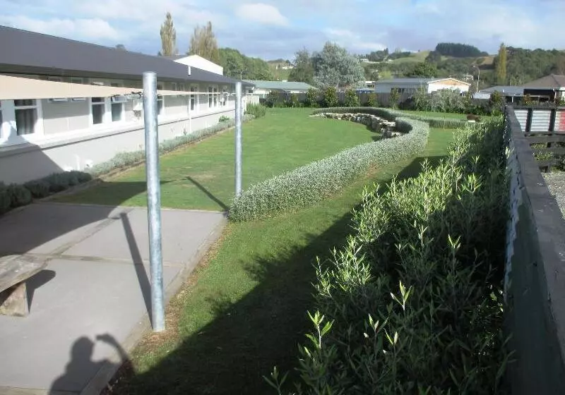 Fatowl Motel, Bar & Eatery