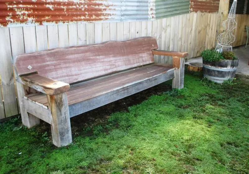 Fatowl Motel, Bar & Eatery