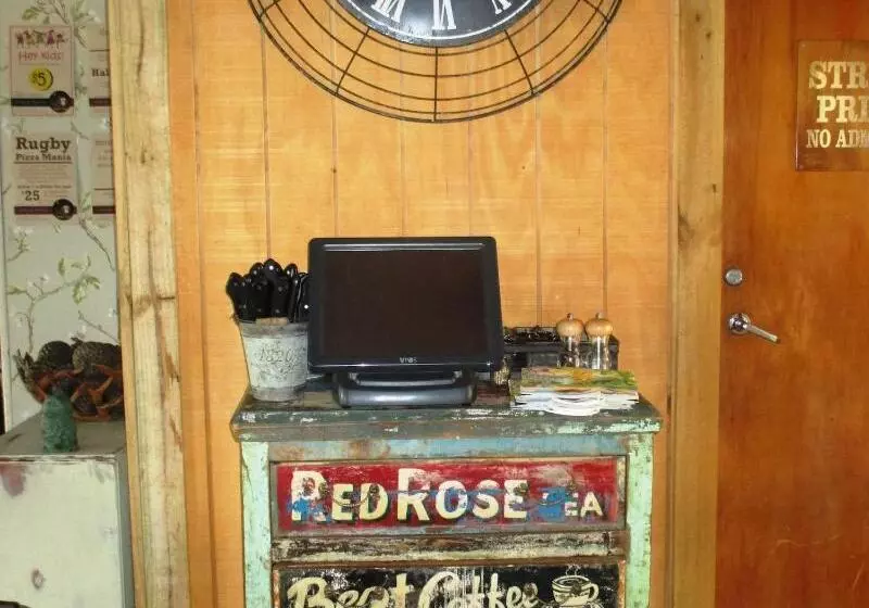 Fatowl Motel, Bar & Eatery