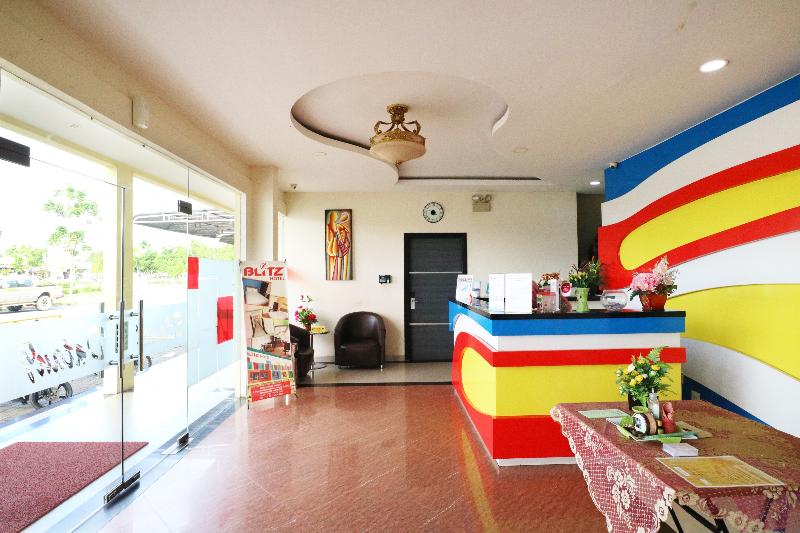 Blitz Hotel Batam Near Sultan Mahmud Ri Ayat Shah Mosque