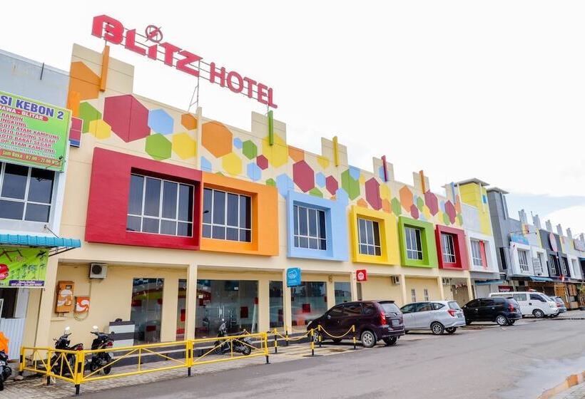 Blitz Hotel Batam Near Sultan Mahmud Ri Ayat Shah Mosque