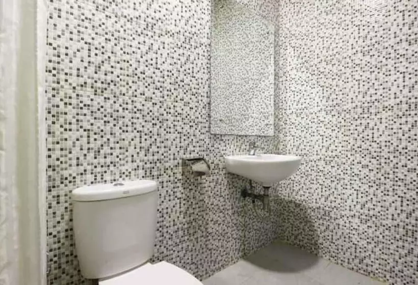 Blitz Hotel Batam Near Sultan Mahmud Ri Ayat Shah Mosque