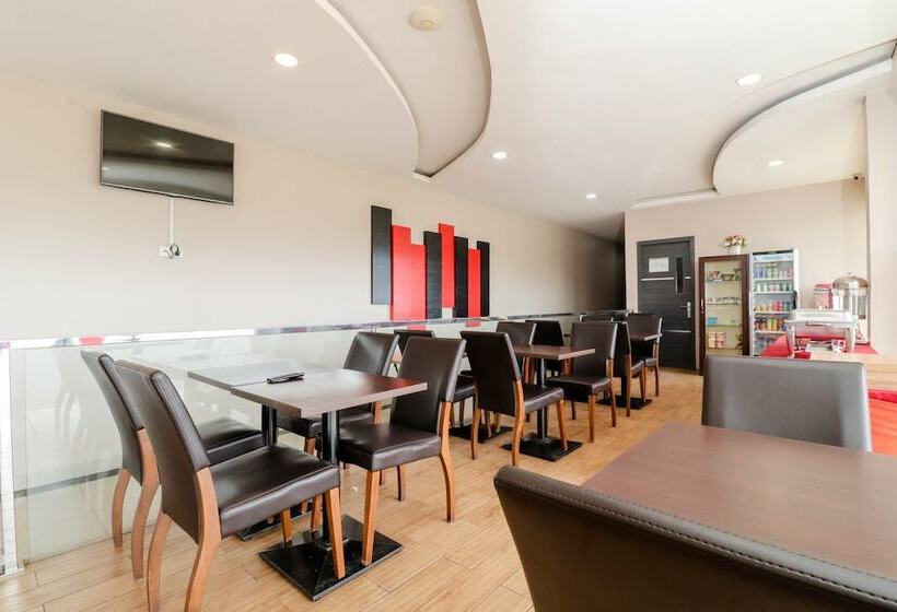 Blitz Hotel Batam Near Sultan Mahmud Ri Ayat Shah Mosque