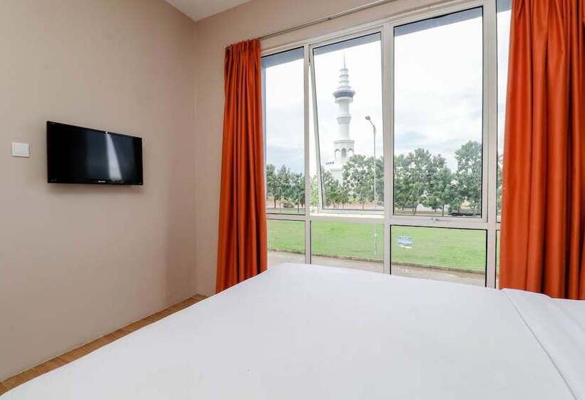 Blitz Hotel Batam Near Sultan Mahmud Ri Ayat Shah Mosque