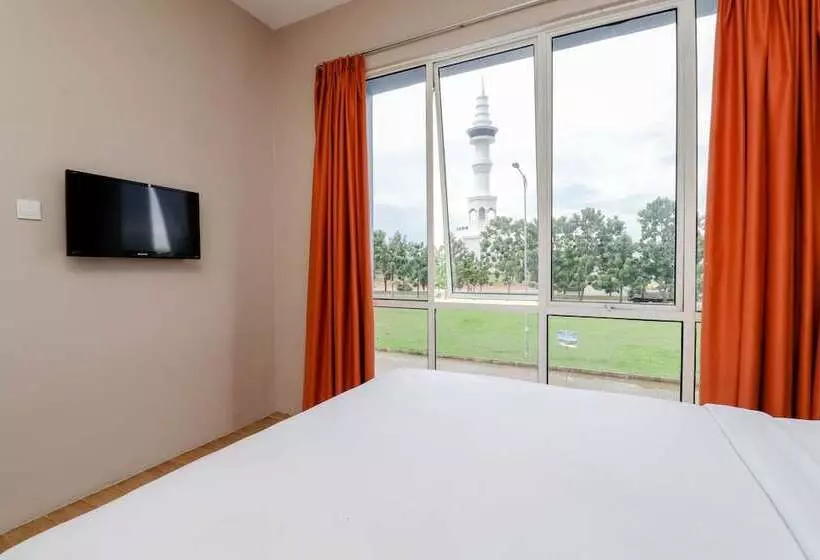 Blitz Hotel Batam Near Sultan Mahmud Ri Ayat Shah Mosque
