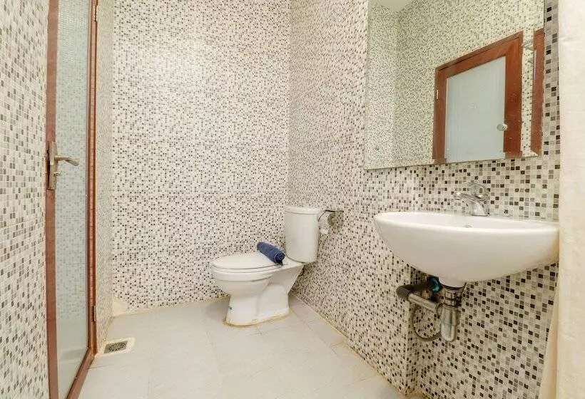 Blitz Hotel Batam Near Sultan Mahmud Ri Ayat Shah Mosque