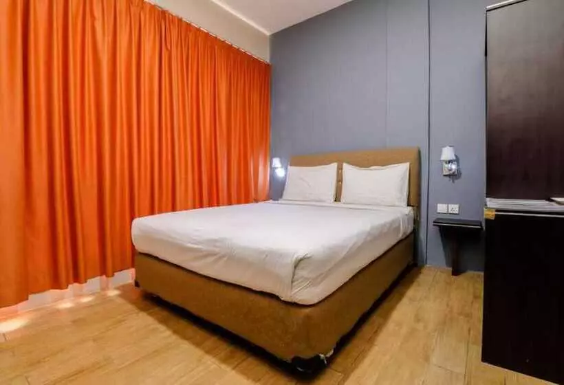 Blitz Hotel Batam Near Sultan Mahmud Ri Ayat Shah Mosque