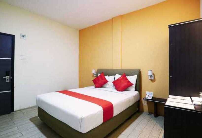 Blitz Hotel Batam Near Sultan Mahmud Ri Ayat Shah Mosque