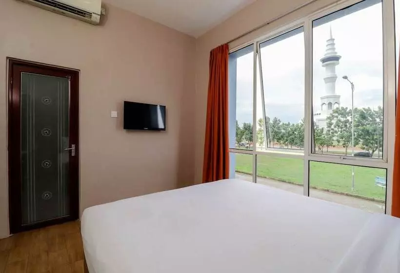 Blitz Hotel Batam Near Sultan Mahmud Ri Ayat Shah Mosque