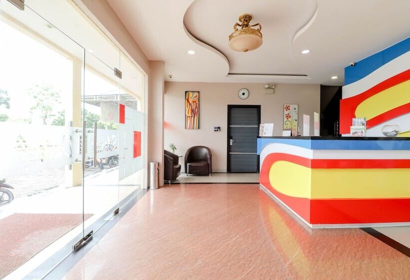 Blitz Hotel Batam Near Sultan Mahmud Ri Ayat Shah Mosque