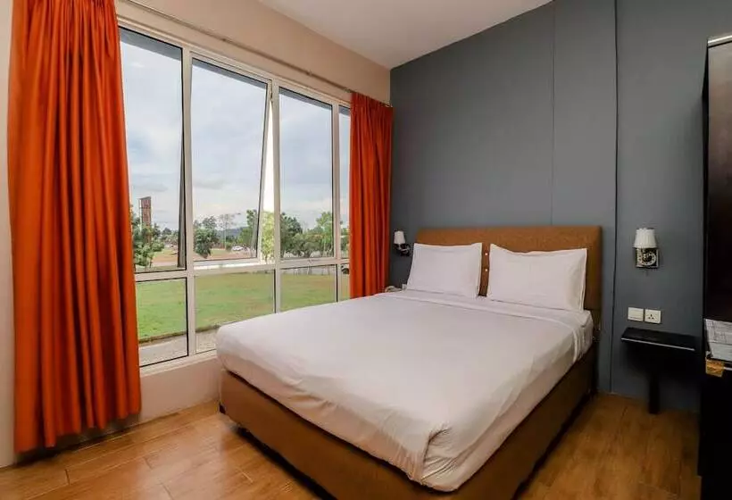 Blitz Hotel Batam Near Sultan Mahmud Ri Ayat Shah Mosque