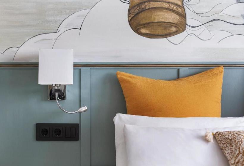 هتل Casa Rainbow Sitges