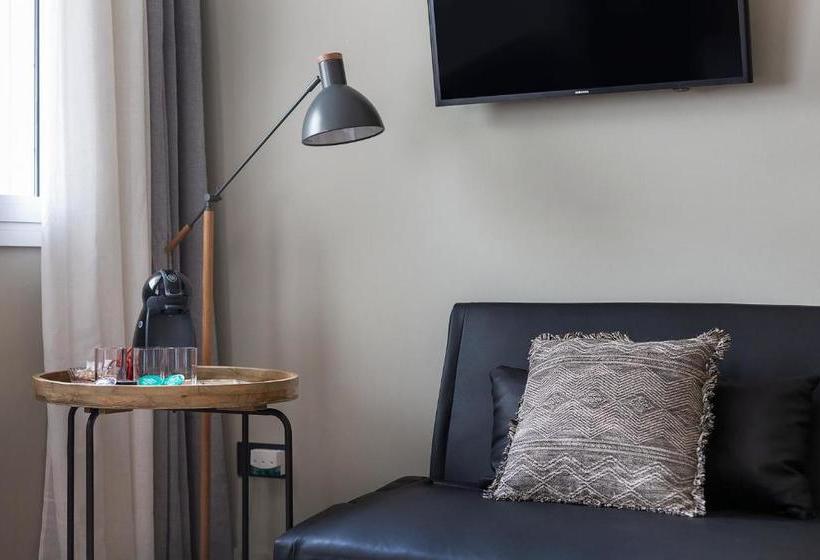 هتل Casa Rainbow Sitges