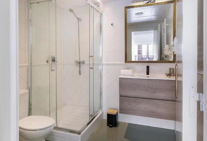 هتل Casa Rainbow Sitges