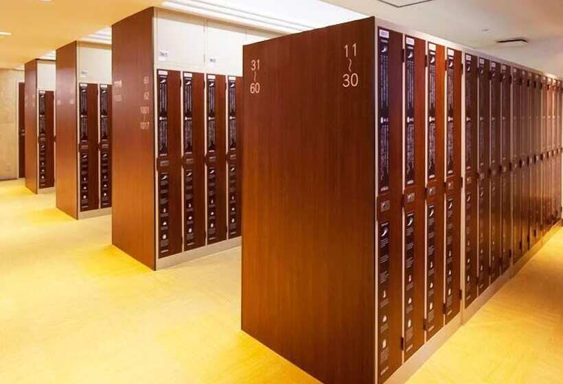 Sauna & Capsule Hotel Hollywood   Caters To Men