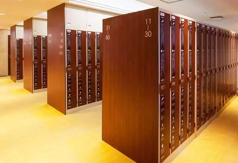 Sauna & Capsule Hotel Hollywood Caters To Men