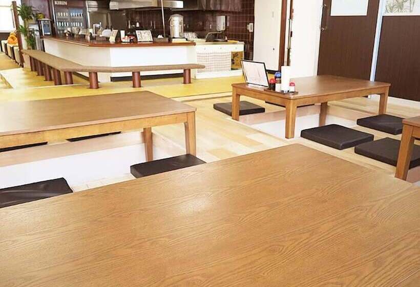 Sauna & Capsule Hotel Hollywood   Caters To Men