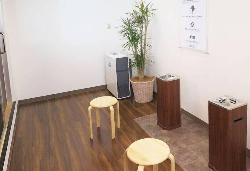 Sauna & Capsule Hotel Hollywood   Caters To Men