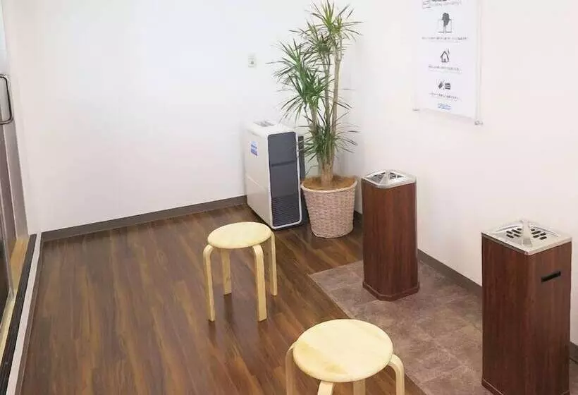 Sauna & Capsule Hotel Hollywood Caters To Men