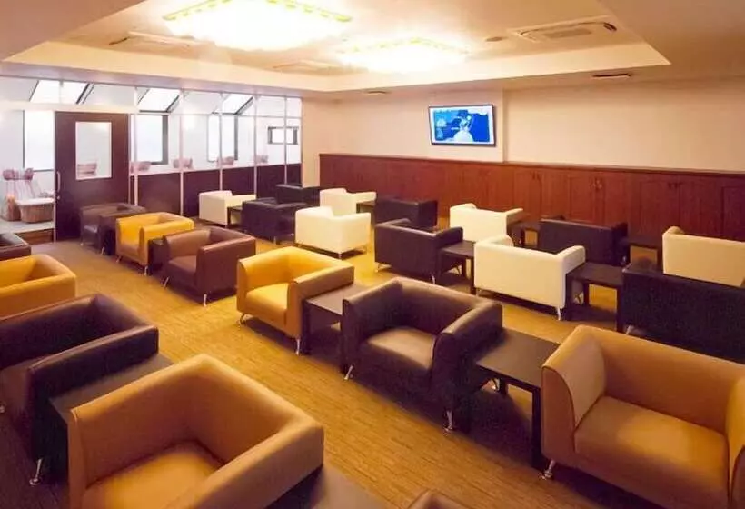 Sauna & Capsule Hotel Hollywood Caters To Men