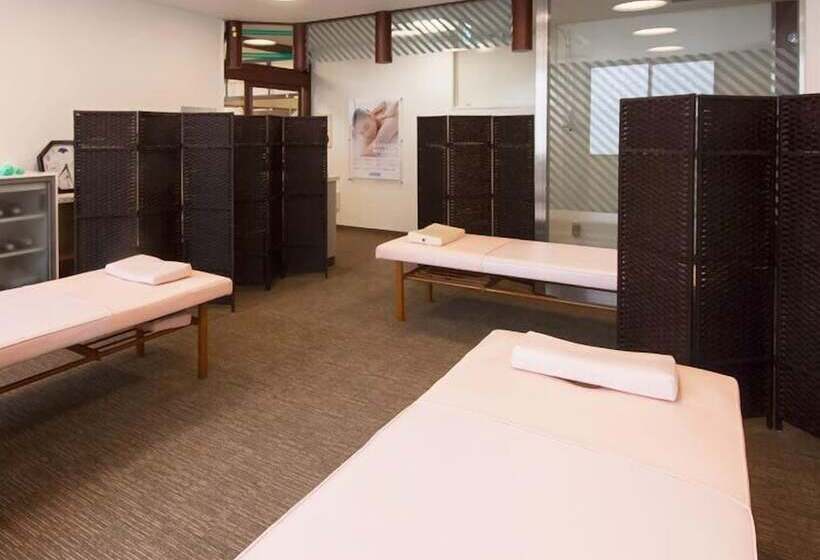 Sauna & Capsule Hotel Hollywood   Caters To Men