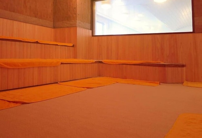 Sauna & Capsule Hotel Hollywood   Caters To Men