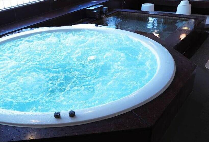 Sauna & Capsule Hotel Hollywood   Caters To Men