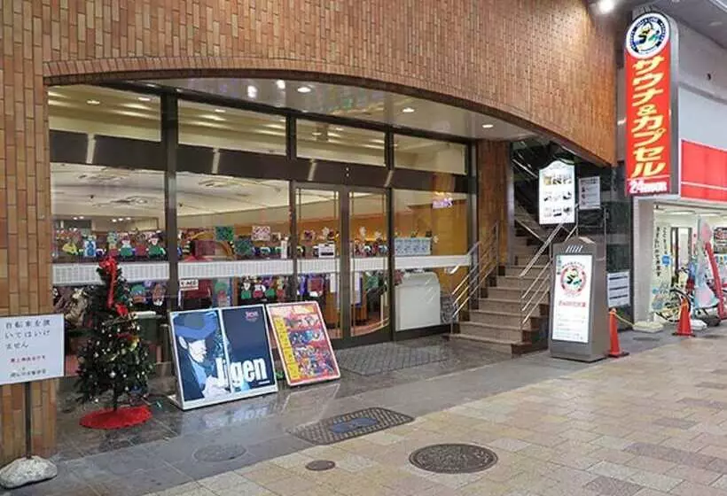 Sauna & Capsule Hotel Hollywood Caters To Men