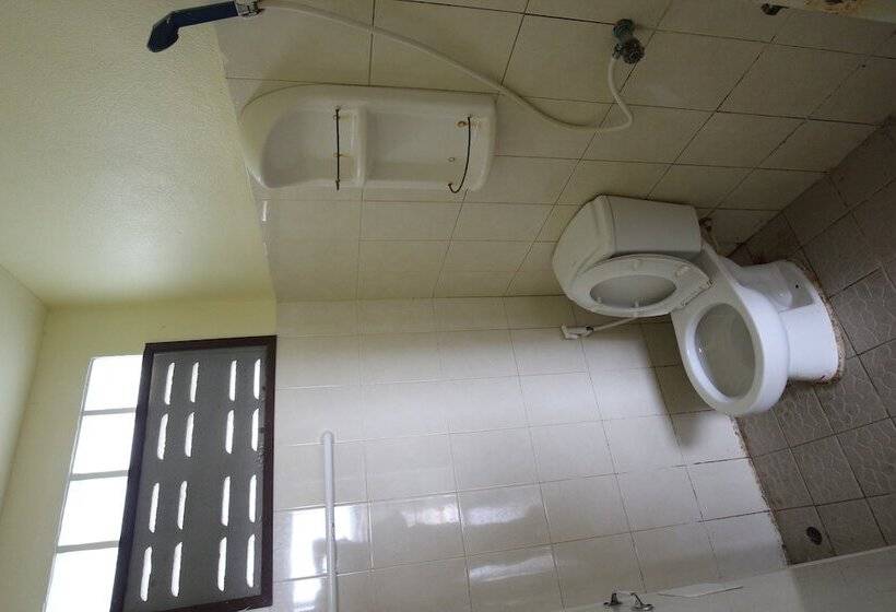 בית מלון כפרי Tara Inn At The Rock