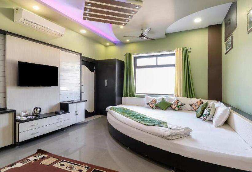 Hotel Treebo Raj Garden, Near Pushkar Lake