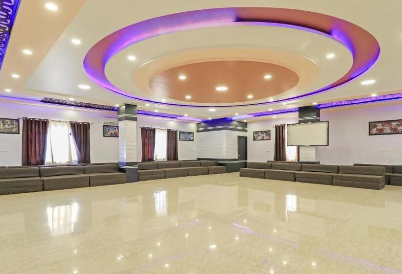 Hotel Treebo Raj Garden, Near Pushkar Lake