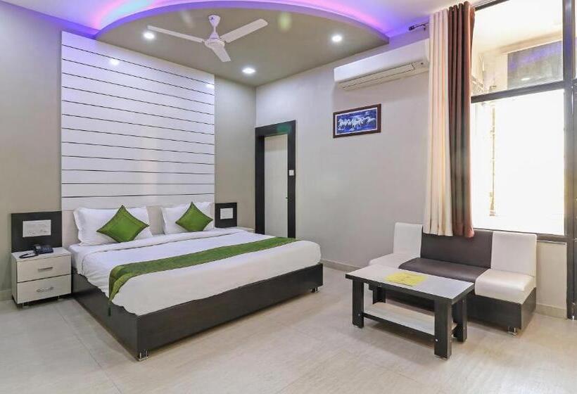 Hotel Treebo Raj Garden, Near Pushkar Lake