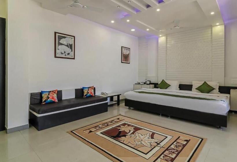 Hotel Treebo Raj Garden, Near Pushkar Lake