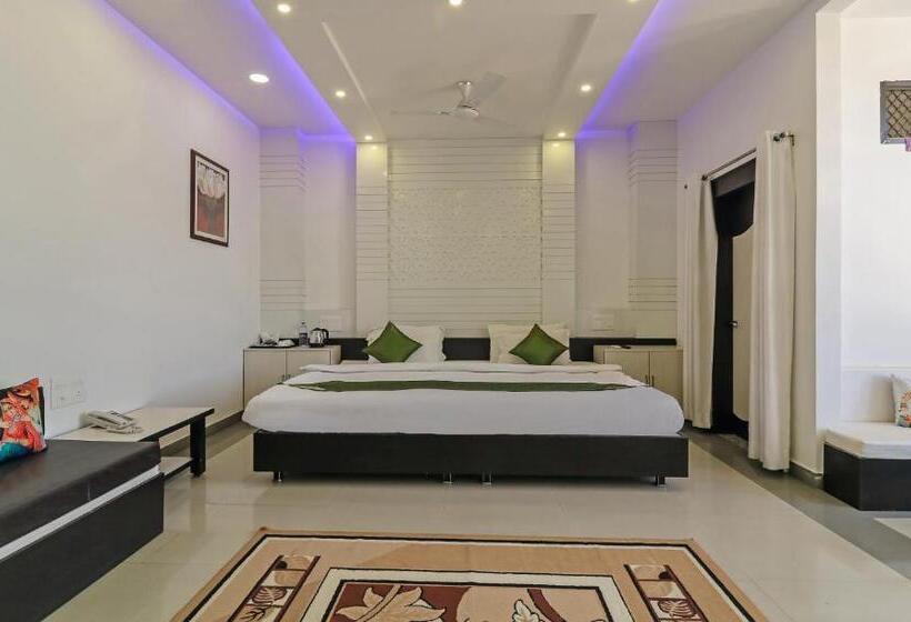 Hotel Treebo Raj Garden, Near Pushkar Lake