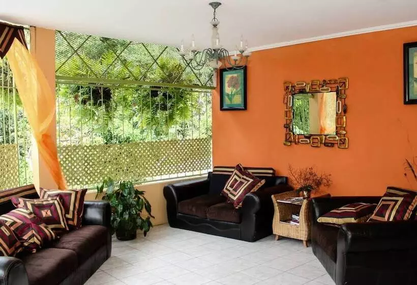 پانسیون La Mamre Guest House