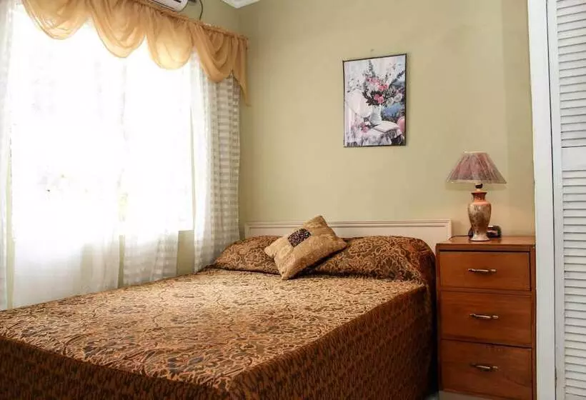 پانسیون La Mamre Guest House